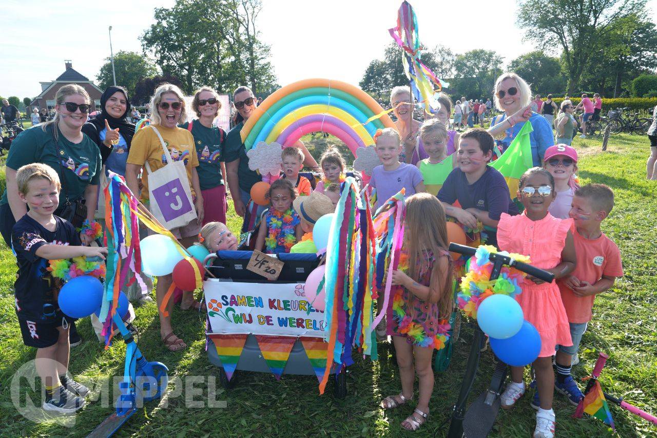 Grote belangstelling voor optocht tijdens Dorpsfeest Koekange