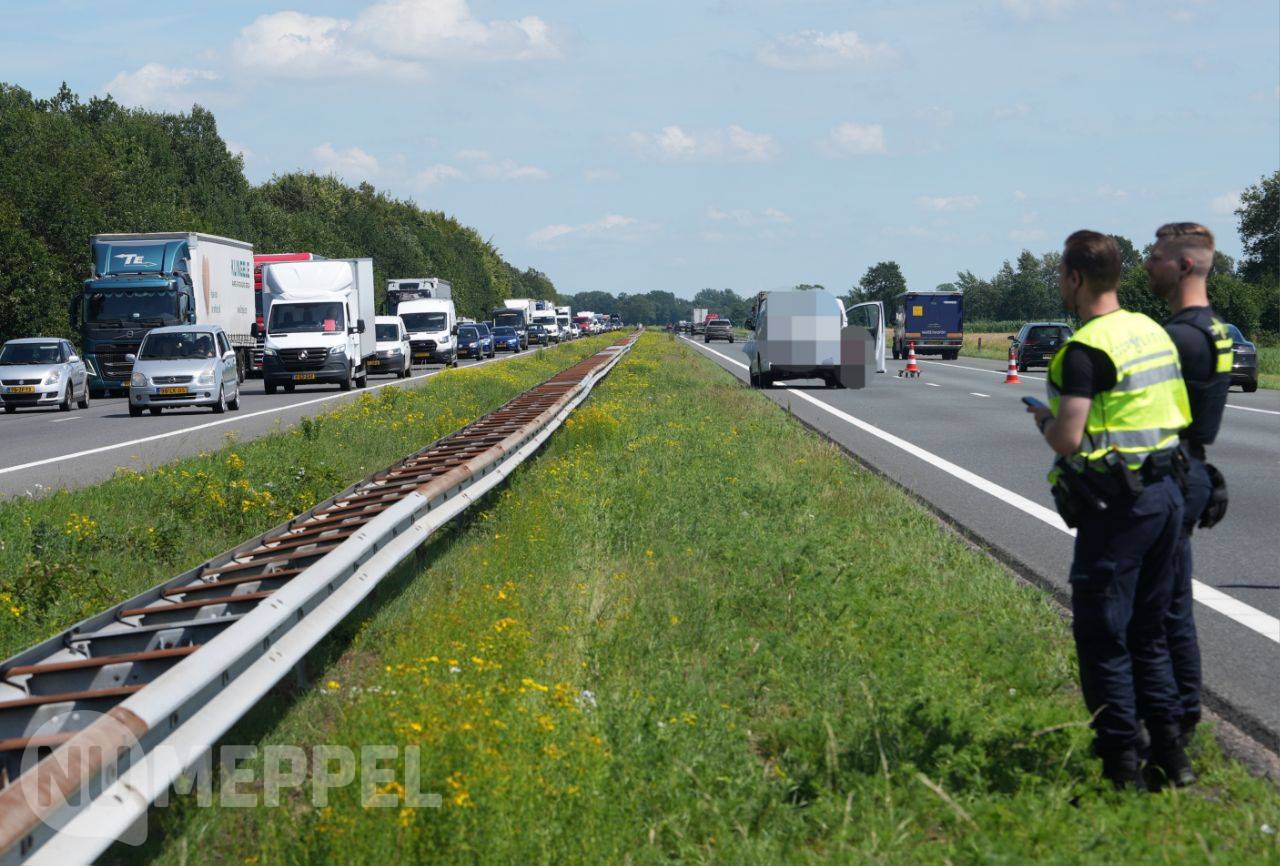 Bestuurder krijgt boete voor filmen ongeval op A28 bij de Wijk
