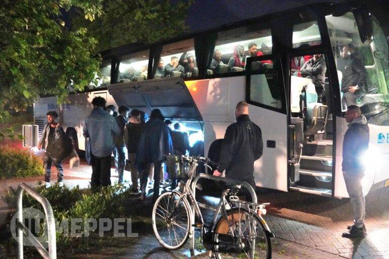61 asielzoekers tijdelijk opgevangen in sporthal De Slenken in de Wijk