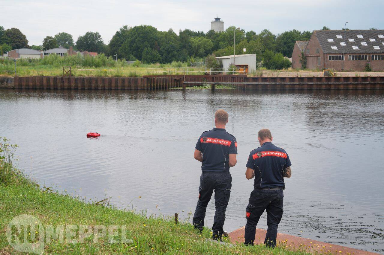 Mogelijke persoon te water: politie zoekt in omgeving Paradijsweg in Meppel