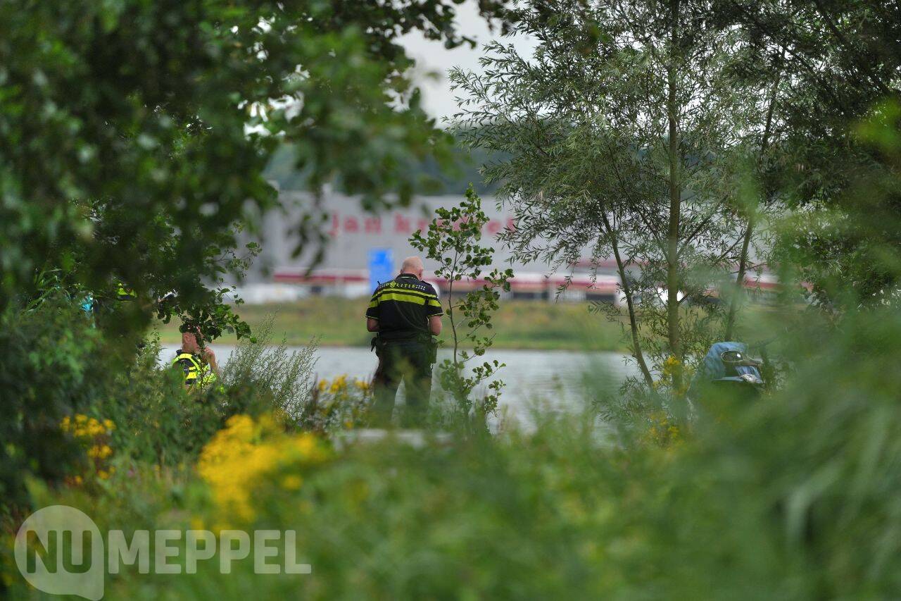 Overleden persoon aangetroffen bij Buitensingel in Steenwijk, politie doet onderzoek