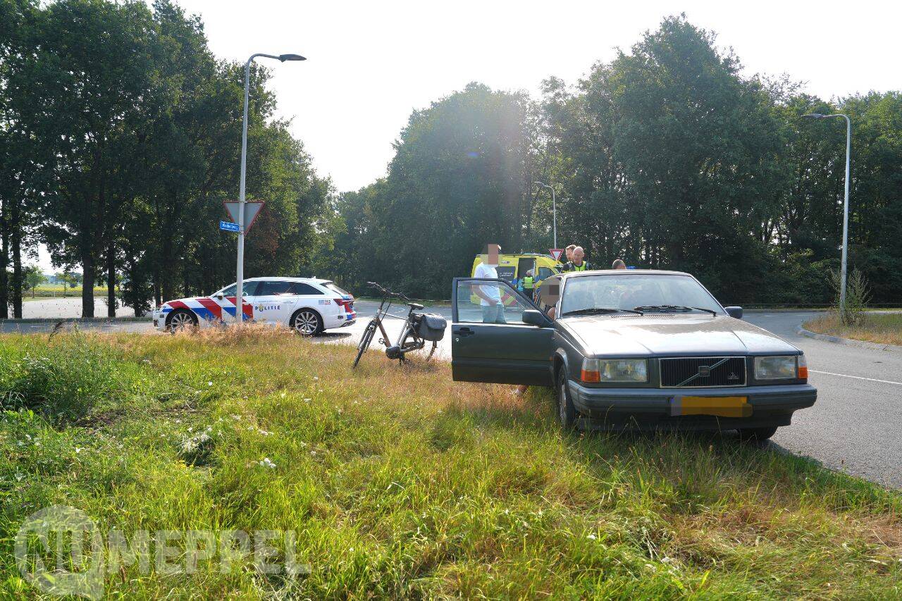 Fietser gewond bij aanrijding op kruising Ebbinge Wubbenlaan met Viaduktweg in Staphorst