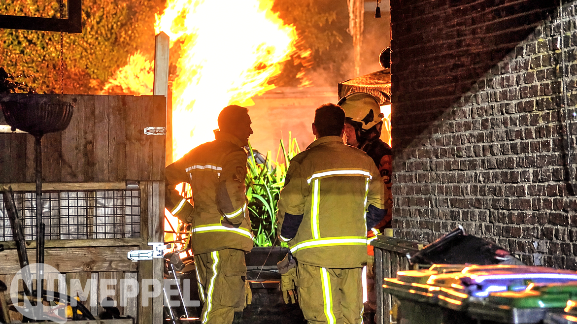 Uitslaande schuurbrand in Steenwijk