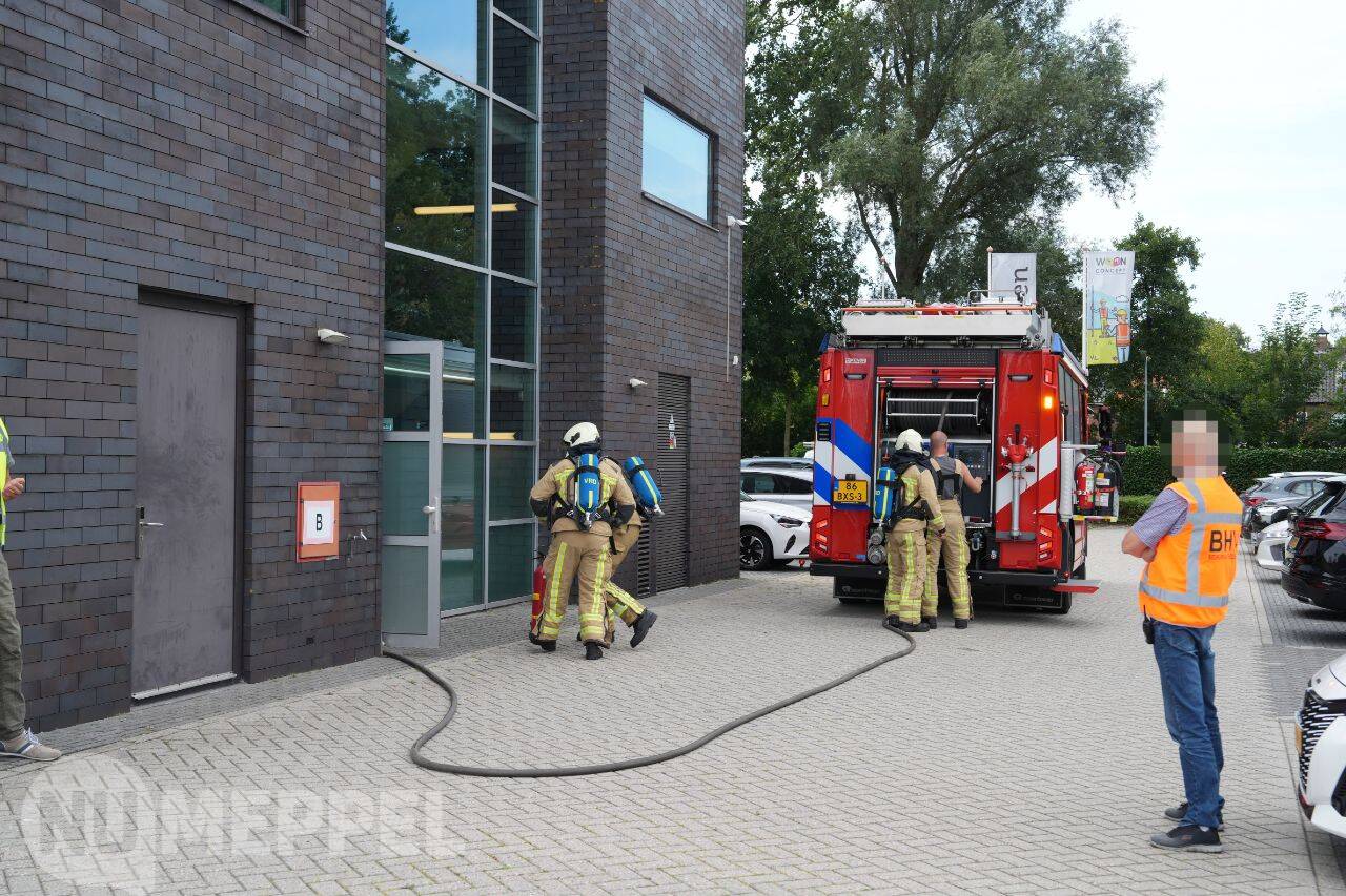 Brand in meterkast zorgt voor ontruiming van kantoor Woonconcept in Meppel